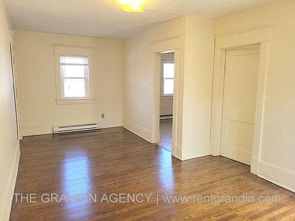 5th image of 1624 Chapman Ave SW #B1