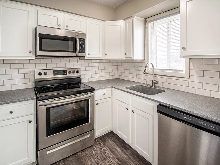 504-604 Cordes Dr — Photo 13