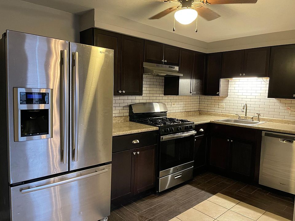 1st image of 10911 S Lloyd Dr APT 11