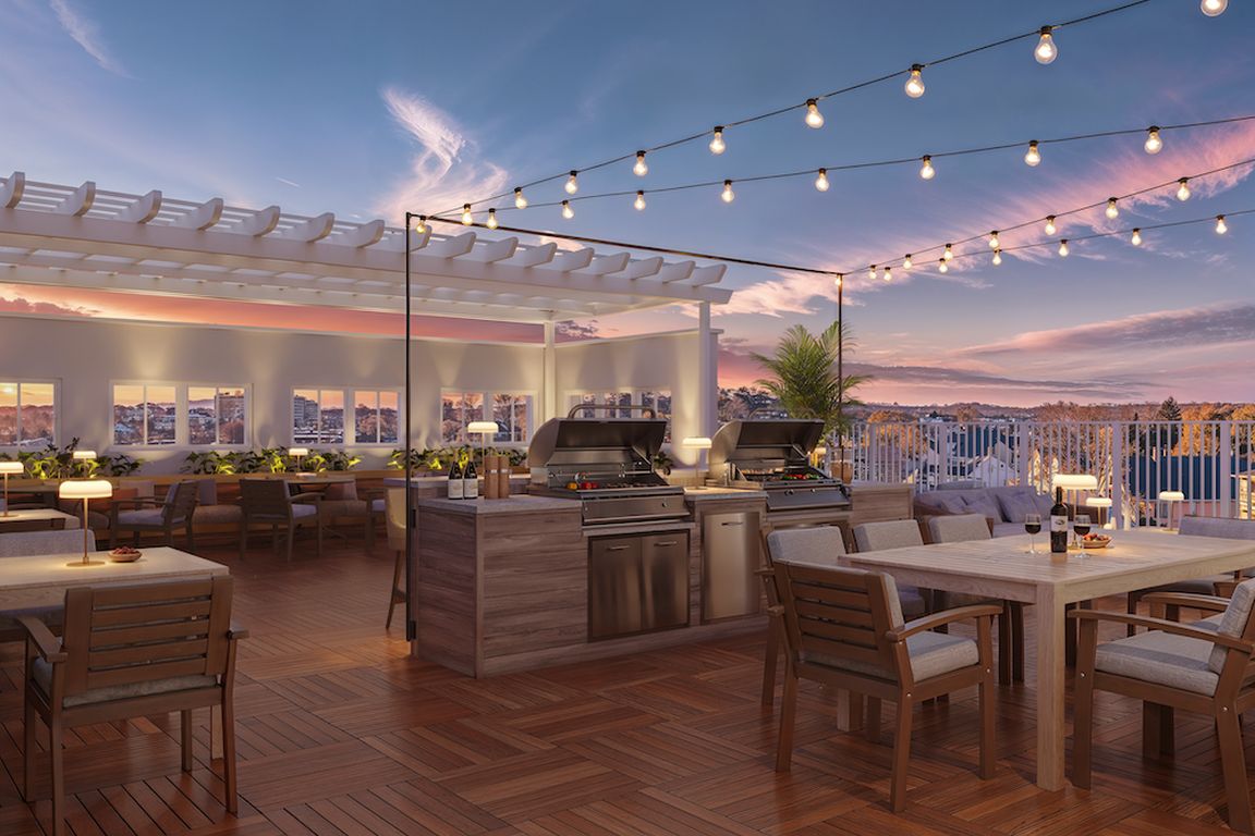 Roofdeck with grilling stations and breathtaking sunset views