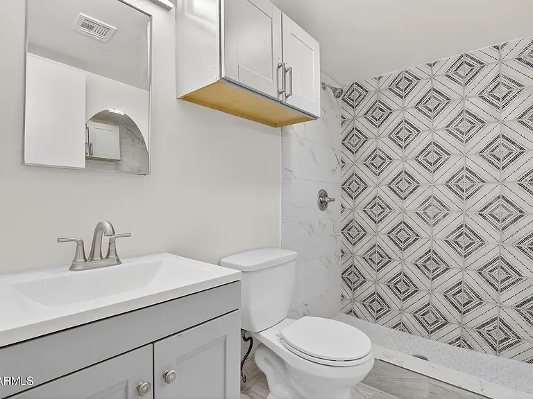 2925 N 38th St #2 — Photo 15