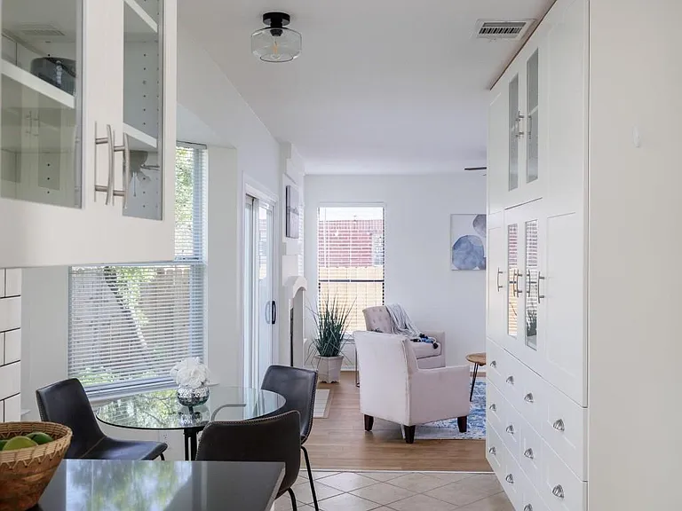 1805 White Oak Cv — Photo 9
