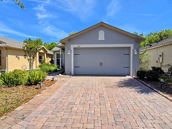 3rd image of 753 Vineyard Way