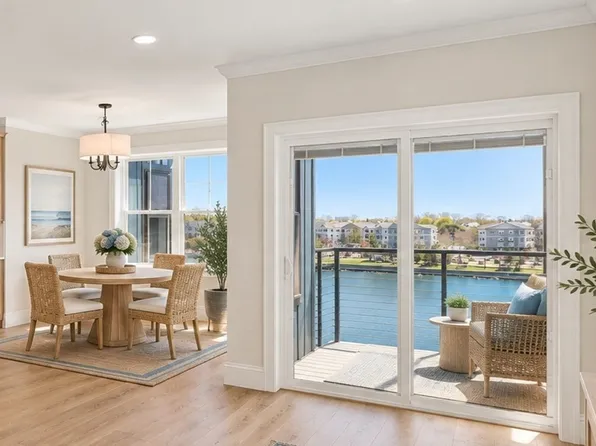 16 Franklin St #1302, Salem, MA 01970