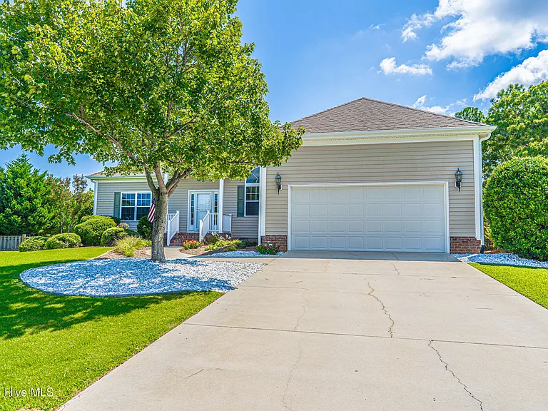 11 Victoria Dr — Photo 4