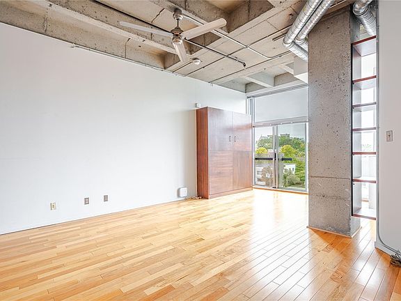 5th image of 1061 Fort St #512