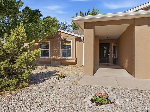 4th image of 2505 Twin Buttes Dr NE