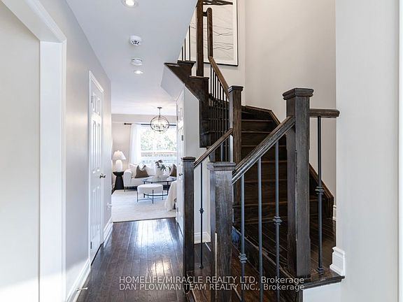 4th image of 3 Teddington Cres