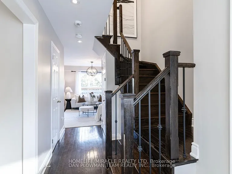 3 Teddington Cres — Photo 4