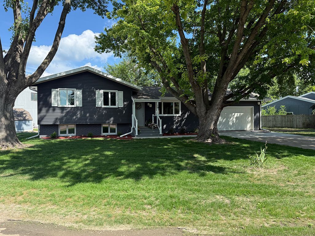 10 Evergreen Ln - Property Image