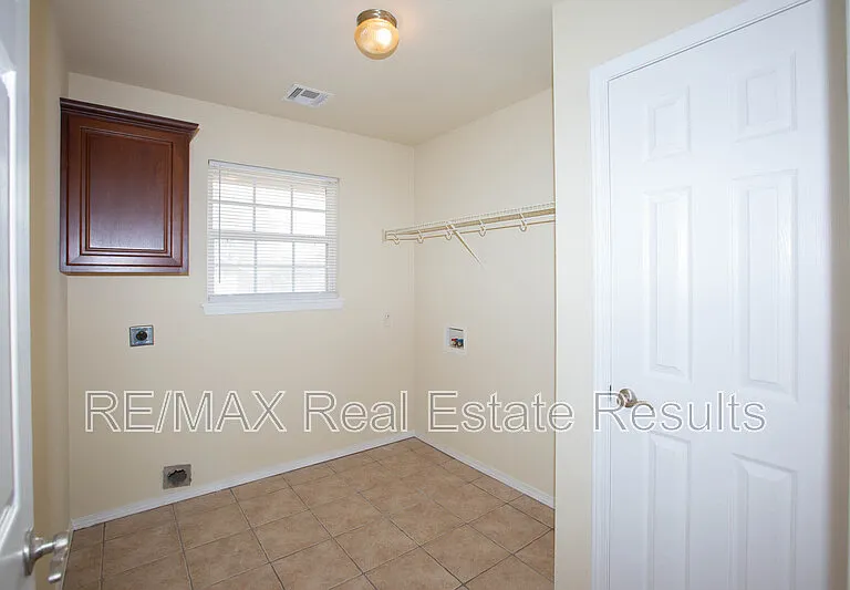 1902 SW Fremont St — Photo 25