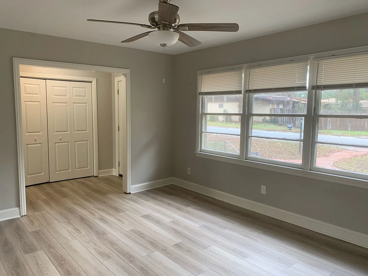 Now Leasing: First Month Free & No Deposit! Two Bedroom Duplex Apartment Near Southside/516 — Photo 4