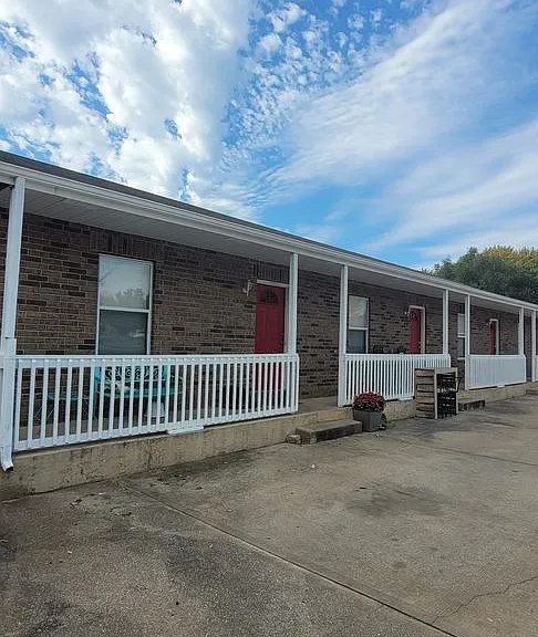 801 Johnson Cir — Photo 1