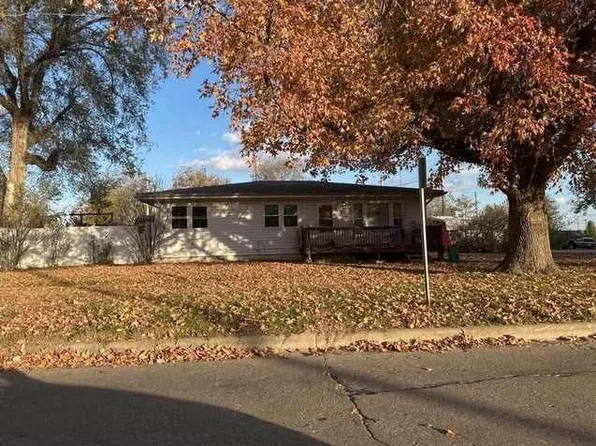 202 N Main St, Saint Elmo, IL 62458