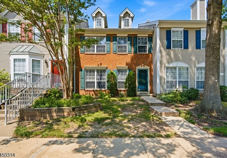 9 Balboa Ln — Photo 1