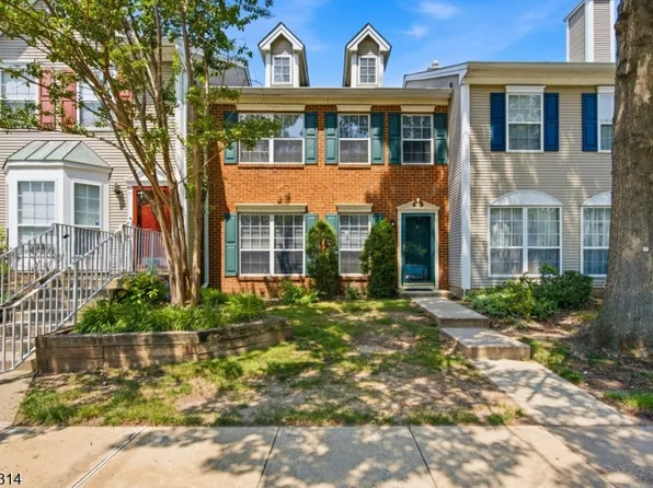 9 Balboa Ln, Franklin Park, NJ 08823
