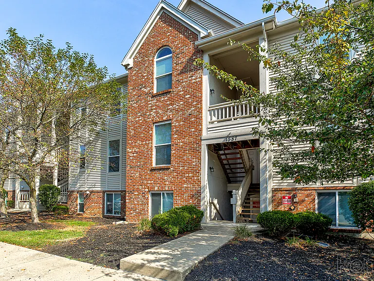 Charter Woods — Photo 32