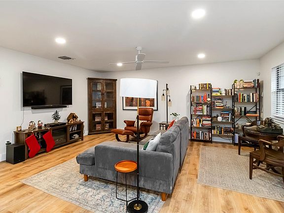 5th image of 326 Pine View Loop