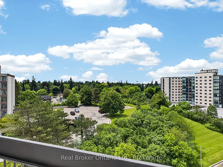 23 Woodlawn Rd E #811 — Photo 17