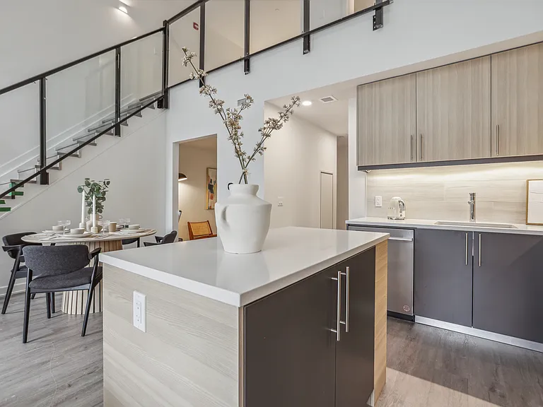 400 Kirkwood Ave — Photo 44