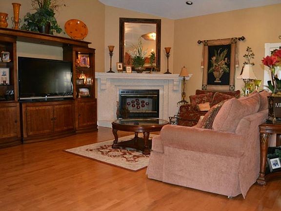 3rd image of 7 Crystal Waters Dr