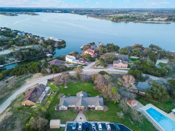 2214 Caroline Ct, Granbury, TX 76048