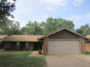 2414 Franklin Dr, Enid, OK 73703