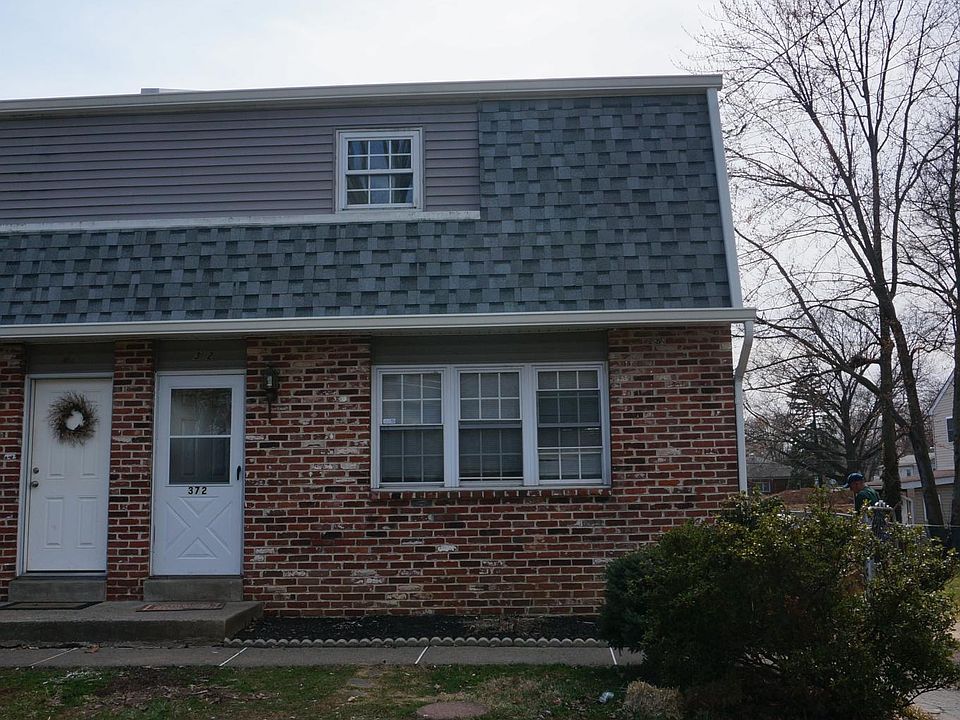 2nd image of 372 Olive St