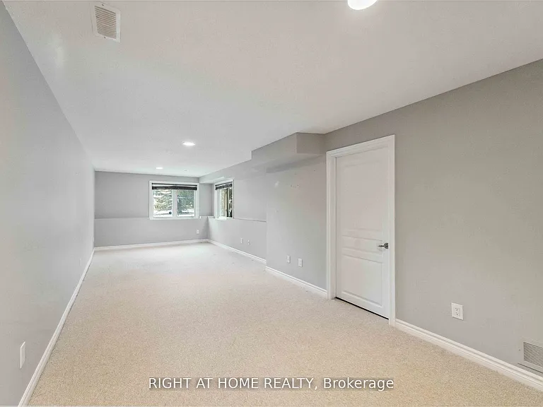 130 Tandalee Cres — Photo 21