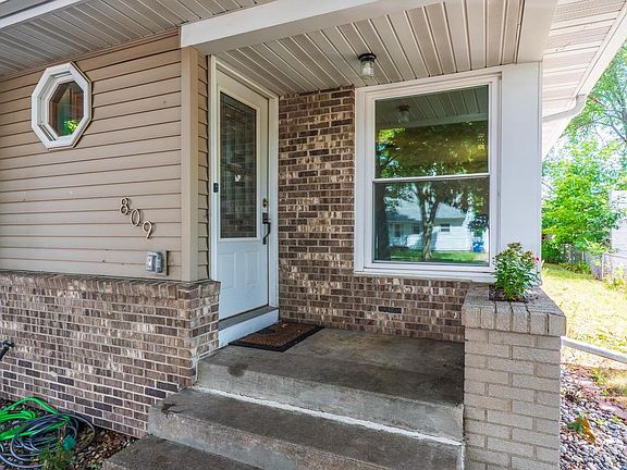 3rd image of 809 N 8TH AVENUE