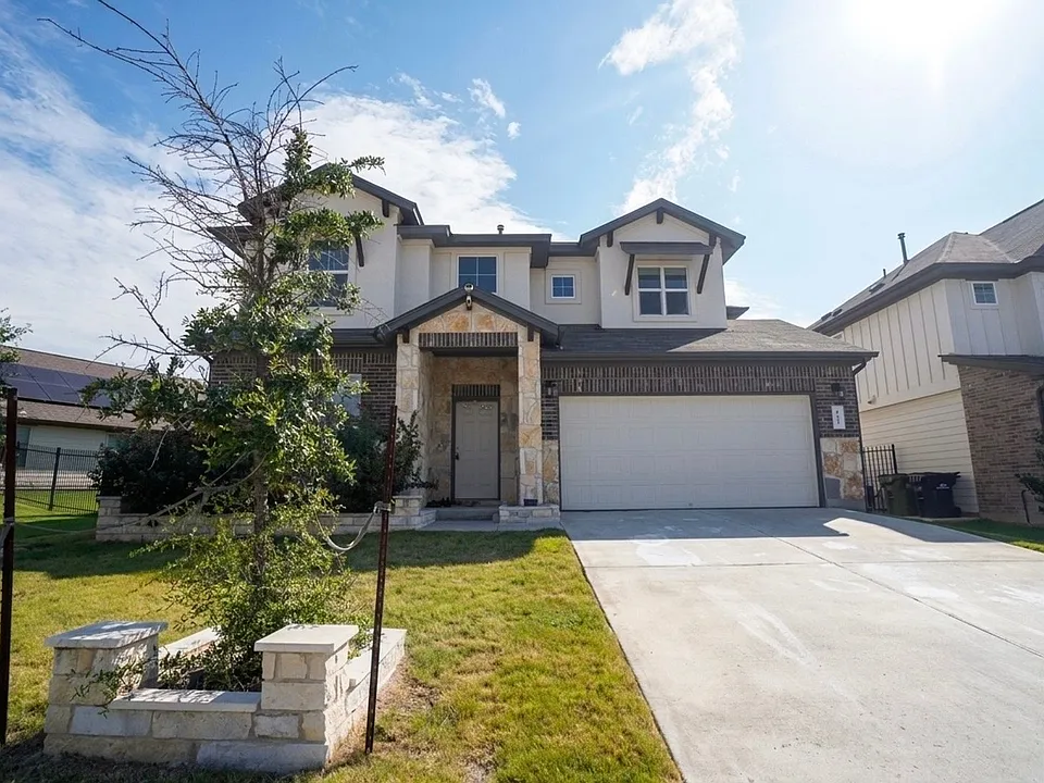 445 Arrowhead Vine St