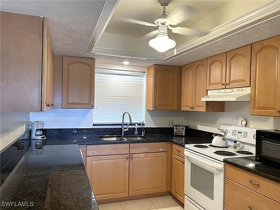 4th image of 834 SE 46th St APT 2A