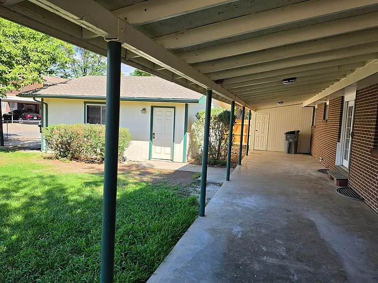 1403 Frontier St — Photo 2