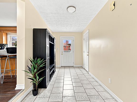 3rd image of 208 Thorold Rd
