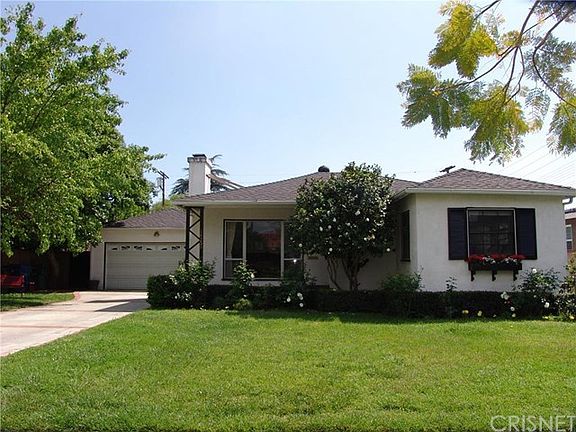 Lovely home on an expansive 8900+/- s.f. lot