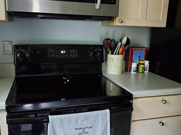 3rd image of 1407 Coronet Dr