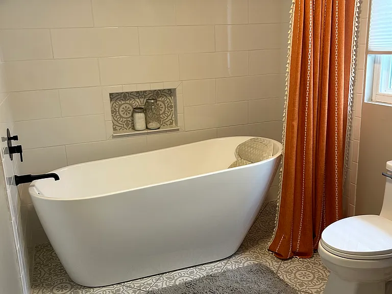 3rd bathroom soaking tub
