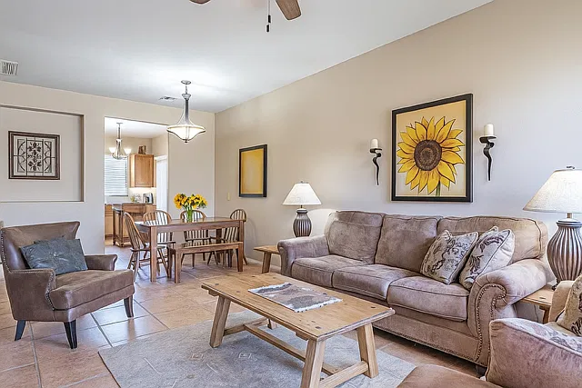 2 bed, 864 sqft, $1,550 — Photo 2