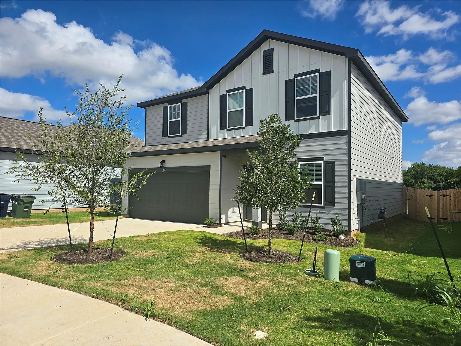 3 bed, 2.5 bath, 2060 sqft, $2,195 — Photo 2