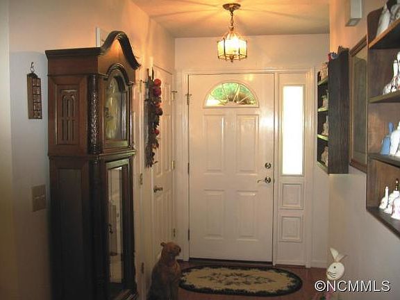 2nd image of 2 Willow Valley Ln