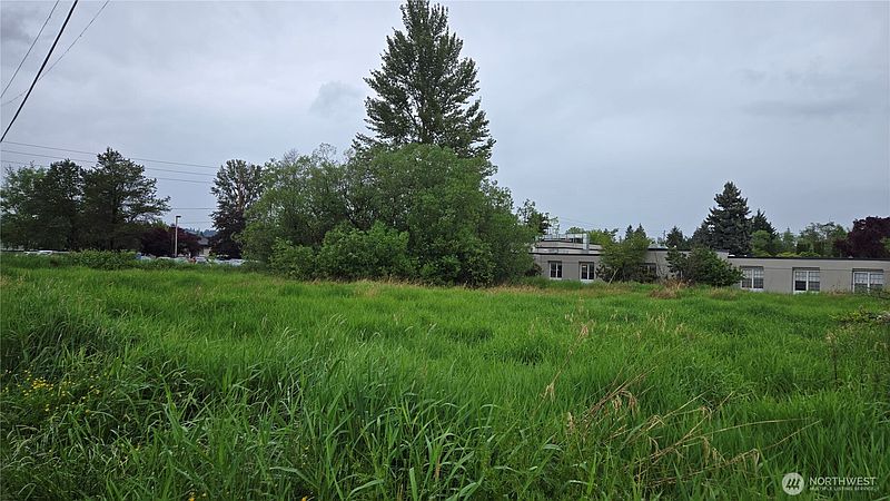 2nd image of 1215 9th Street SE