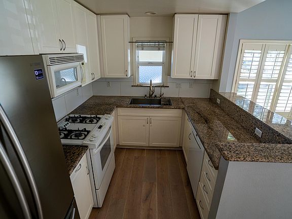 5th image of 721 College Ave