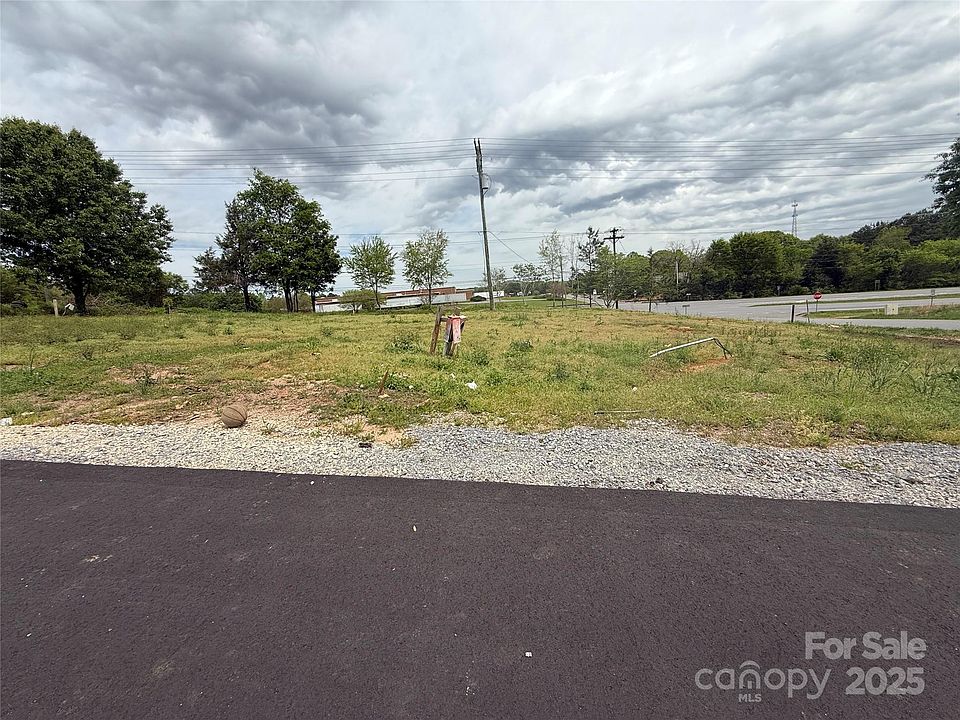 1st image of 404 Elizabeth Ln