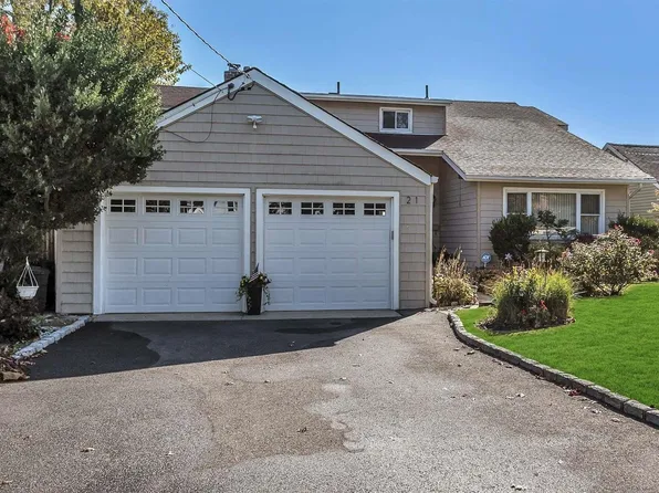 21 Carleton Avenue, Amityville, NY 11701