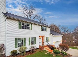 1 Royal Oaks Ln, Huntington, WV 25705