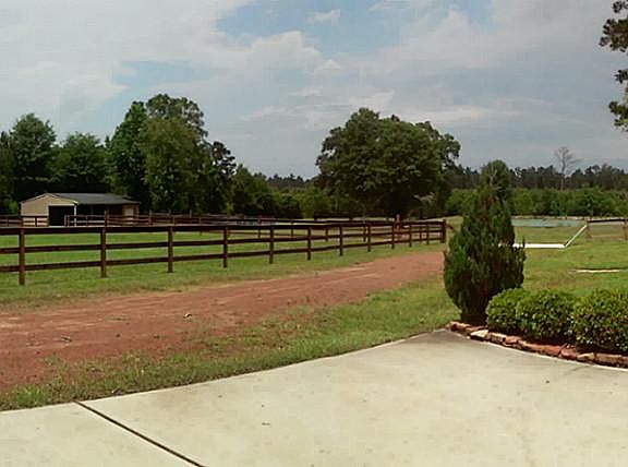  Driveway past front of house  lead to pole barn and pasture land