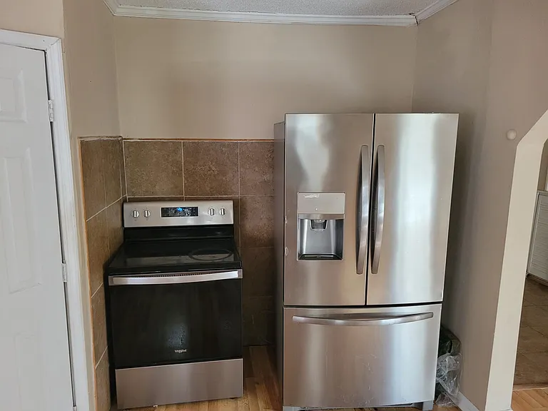 806 Osborne St — Photo 9