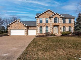 6650 James Rd, Bettendorf, IA 52722