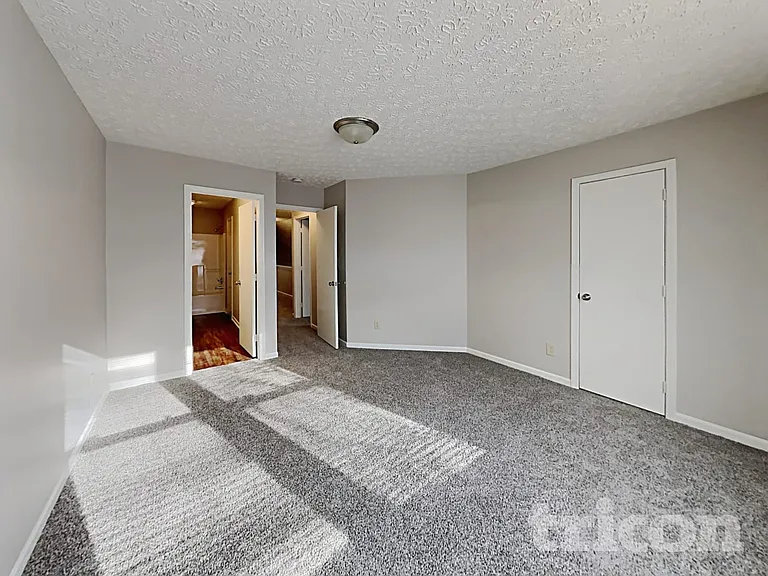 4475 Connaught East Dr — Photo 5