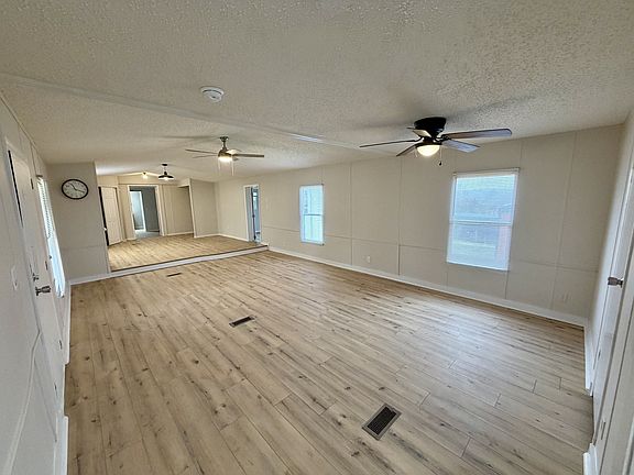 3rd image of 489 Cumberland Dr